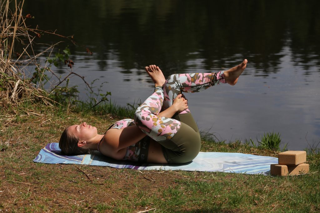 Yogaasana liegende Taube