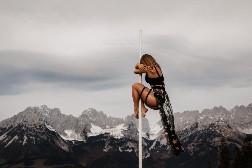 Pole Dance Fotoshooting Teardrop Pole Shooting Pose