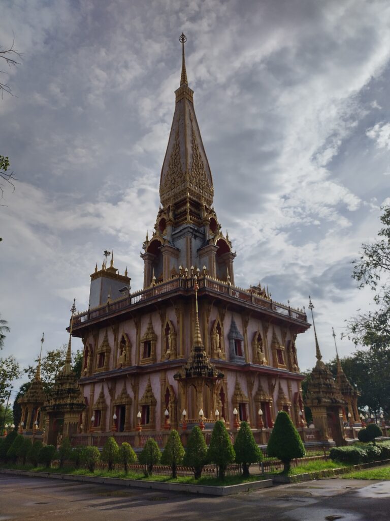 wat chalong in der nähe der fitnessstreet in phuket
