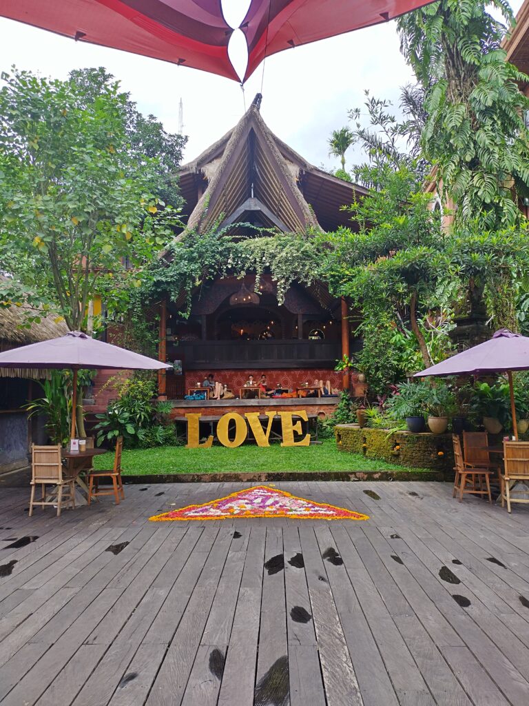 yoga auf bali der yoga barn